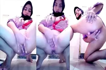 Gadis Jilbab Cantik Colmek Memek Basah Banjir
