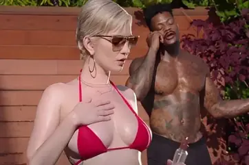 Ngentot Pacar Kulit Hitam Panas Sambil Berjemur Gila