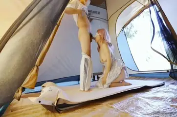 Ngewe Panas di Taman, Memek Basah Dekat Kolam Ikan!